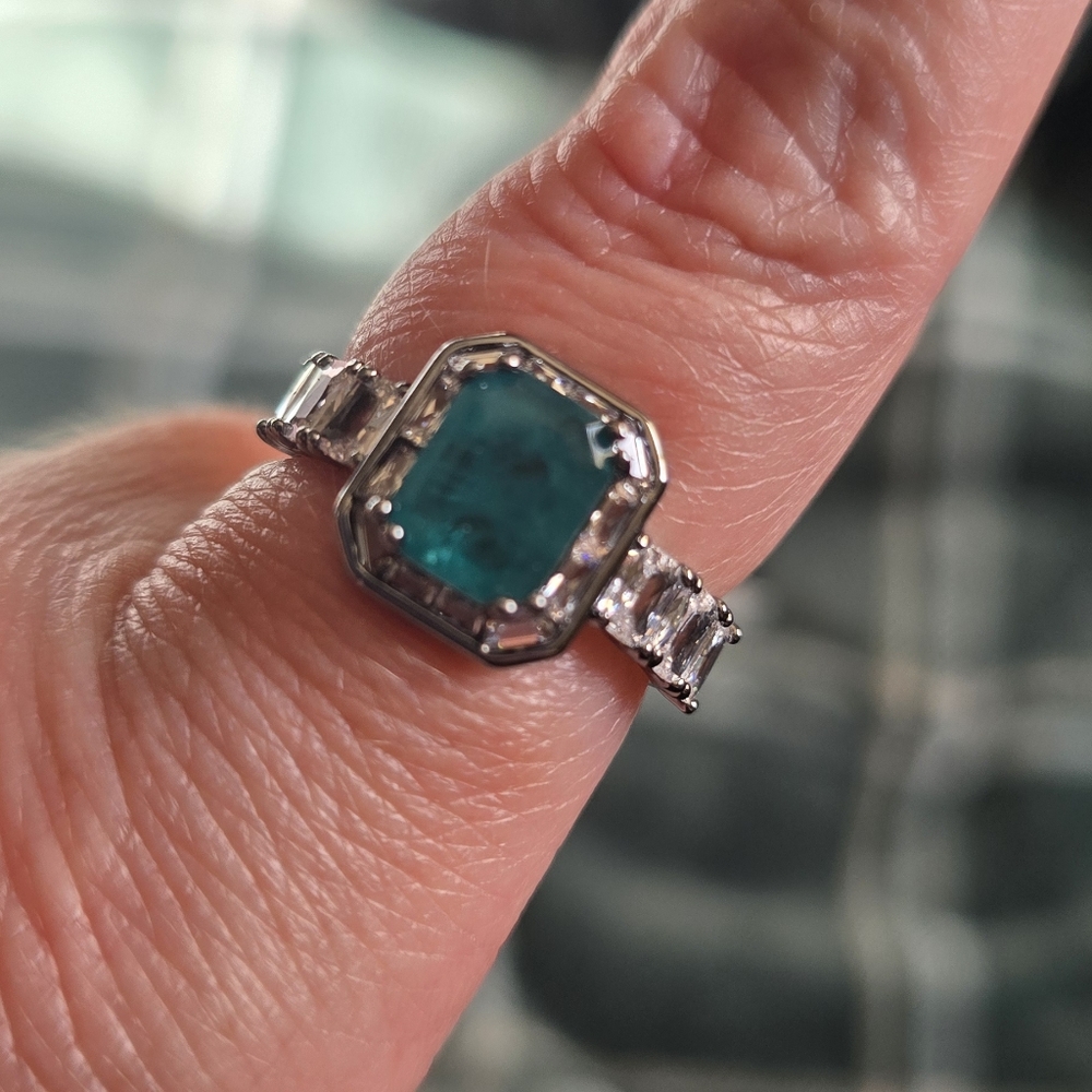 Elegant Silver and Green Gemstone Ring, Bomb Party Verdant Enchanment